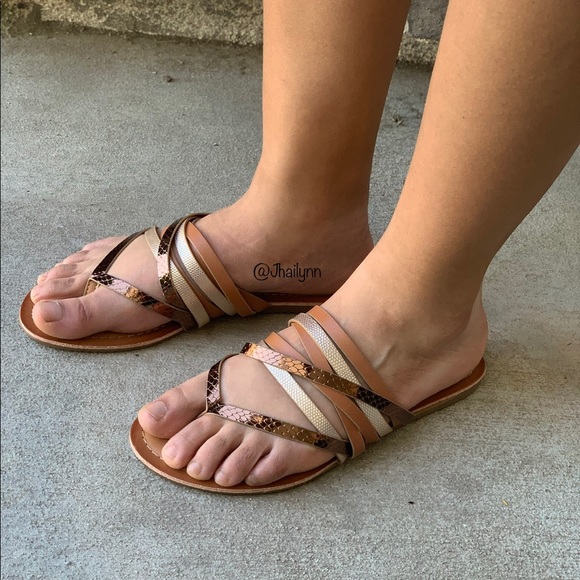 Metallic Strappy Animal print sandals - Picture 6 of 7